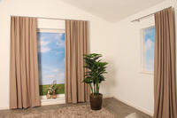 Met overgordijn Oppagne, die een subtiele bouclé effect heeft, creëer je een warme sfeer in huis