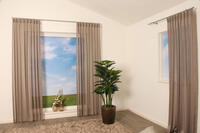 Huven is een mooi vallende vitrage van zware kwaliteit in de kleur goudbruin