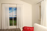 Deze soepelvallende en fijn geweven inbetween heeft een subtiele linnenlook