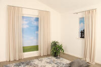 Glamis is een elegante vitrage met een subtiele glans. Door de fijne structuur geeft deze stof een mooie filtering van het licht