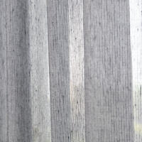 Inbetween Cineto valt soepel en heeft een gemeleerde structuur van wit en donkerblauw.