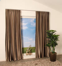 Deze mooie overgordijnstof is een echte sfeermaker, de stof zorgt voor privacy als het donker is