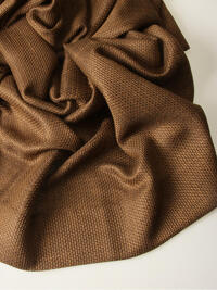 Overgordijn Hamoir is een rijke kamerhoge stof die zacht aanvoelt