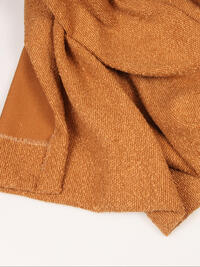 Met deze tijdloze en elegante bouclé gordijnstof is Ombret een trendy een veelzijdig overgordijn met een unieke textuur