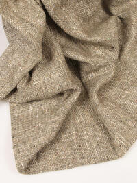 Tamise is een kamerhoog overgordijn met een wollige textuur die warmte en gezelligheid brengt in elke ruimte