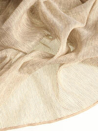 Deze soepel vallende inbetween is kamerhoog, waardoor deze naadloos kan worden gemaakt