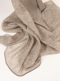 Deze grof geweven Inbetween is een lichtere kwaliteit en valt erg mooi in de plooi