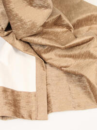 Blanes is een blackout overgordijnstof met lichte glans waardoor deze een rijke uitstraling krijgt