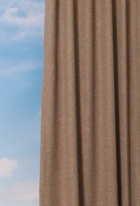 Met deze tijdloze en elegante bouclé gordijnstof is Ombret een trendy een veelzijdig overgordijn met een unieke textuur