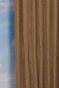 Dompel je onder in een bad van warmte en gezelligheid met deze karaktervolle overgordijnstof