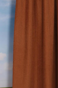 Wipers is een rijke en elegante overgordijnstof door de combinatie van chenille garen en een garen met een soft shine