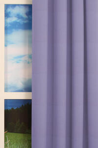 Eclipse is een voordelig verduisterend overgordijn met een lichte glans in een lavendel kleur