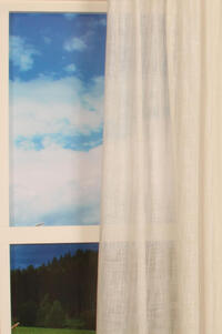 Inbetween Blossom is kamerhoog en heeft een lichte glans zichtbare weefstructuur waardoor een fijn patroon ontstaat