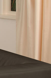 Glanzende nonchalante taft met een geruwde voorzijde en glanzende gladde achterzijde in dezelfde kleur