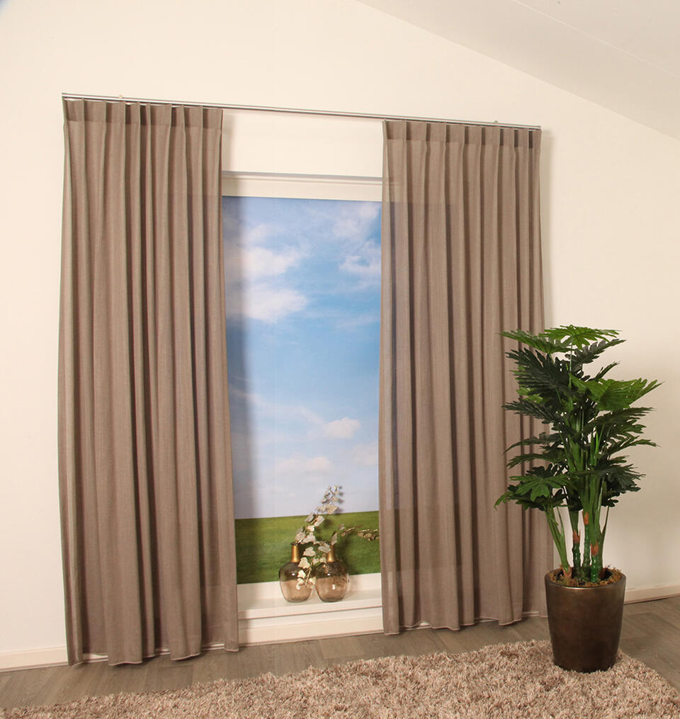 Belfast HH is een dikkere inbetween, een elegante en transparante stof die is vervaardigd uit dikkere garens