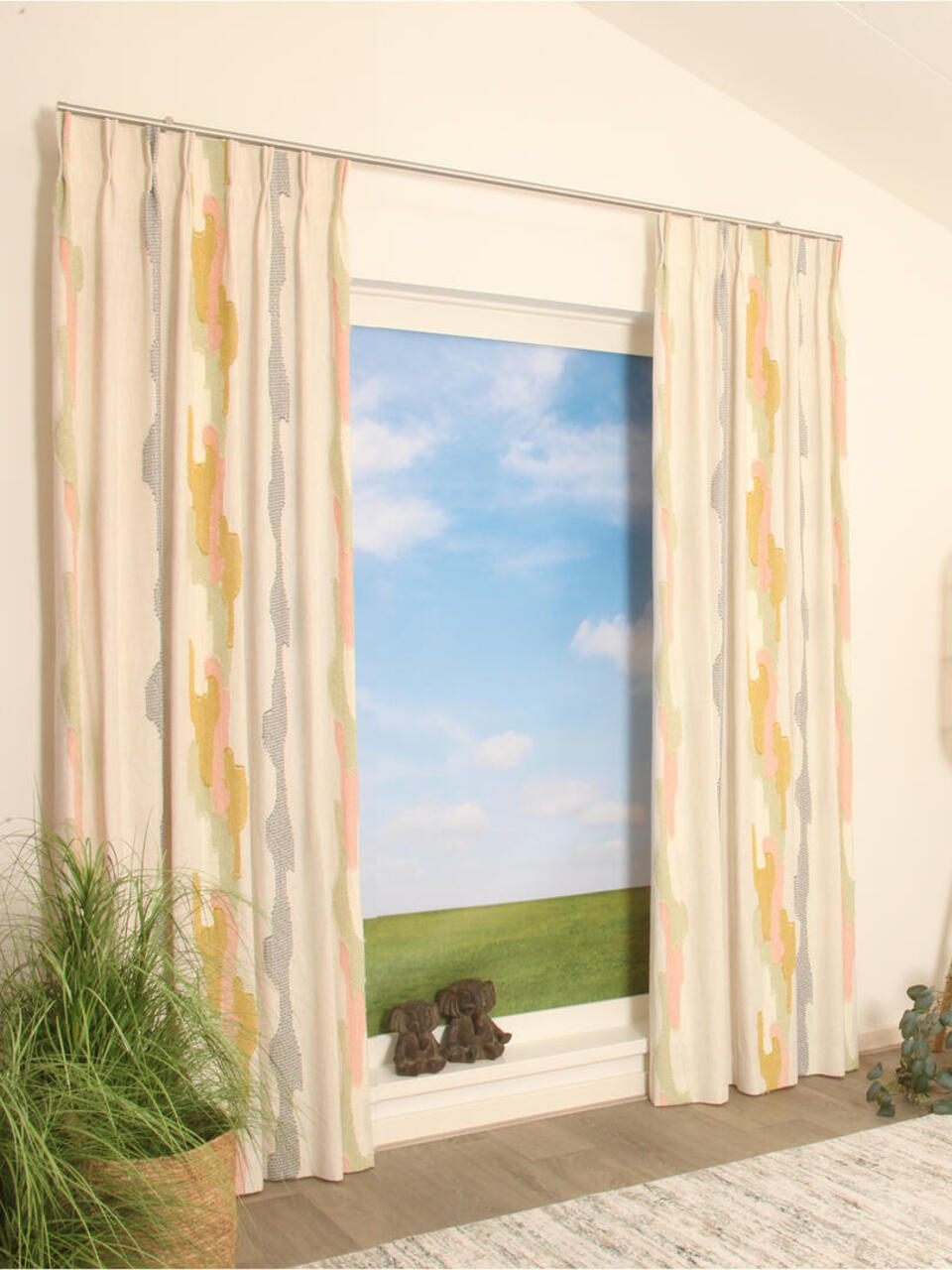 Rhyl is een kamerhoog geweven jacquard stof met een uniek dessin