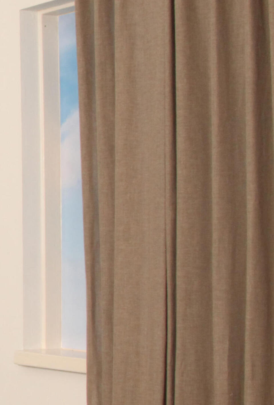 Met deze charmante linnenlook overgordijn Savic kun je in elk interieur uit de voeten