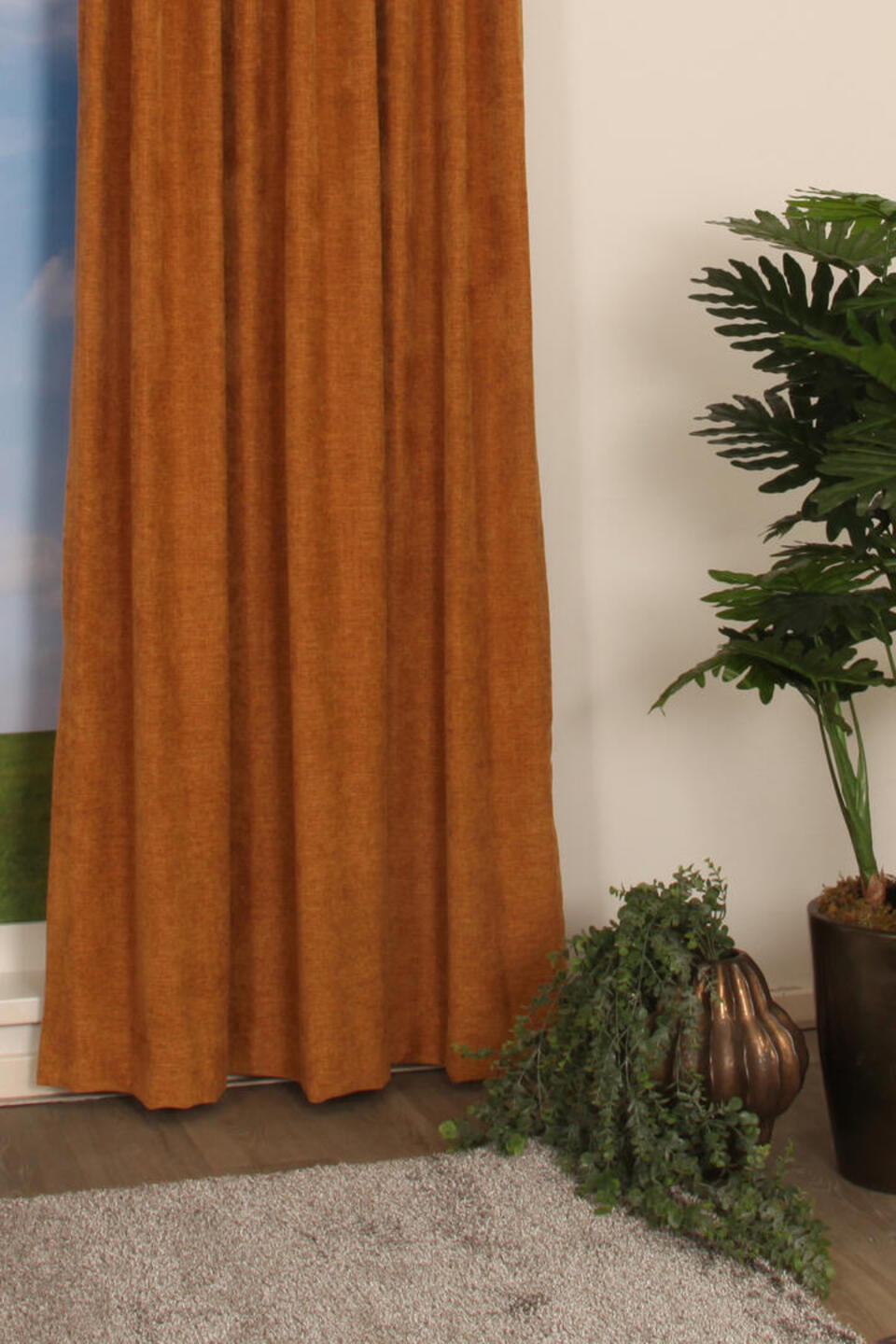 Jalhay is een kamerhoge overgordijnstof die een oase van luxe en comfort biedt aan elke ruimte