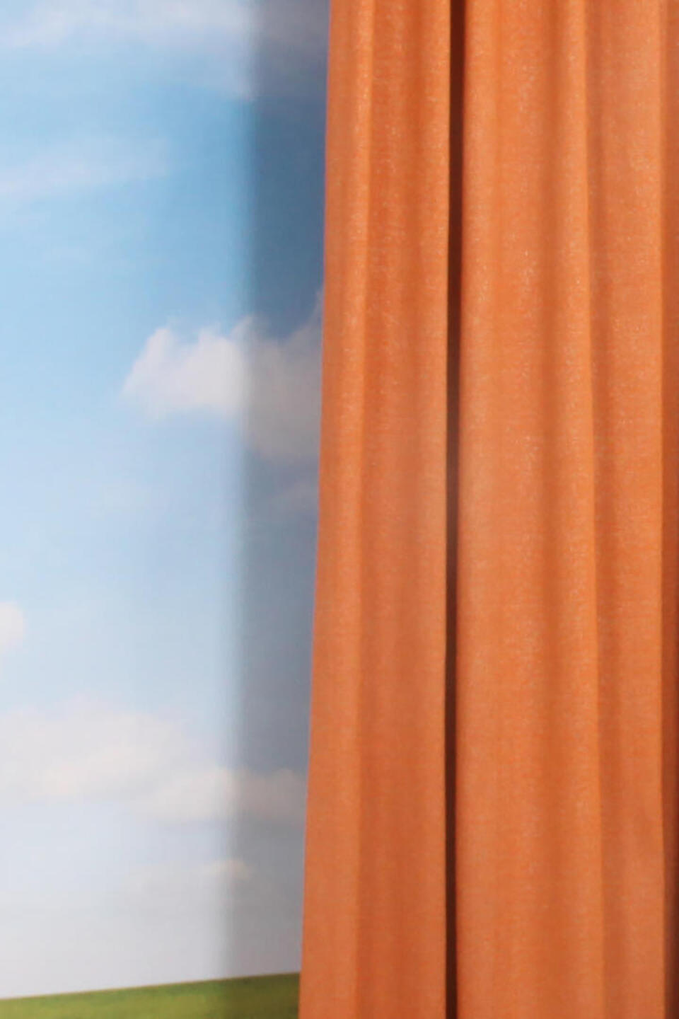 Overgordijn Gloucester is een gordijnstof met een twee gezichten. Door de luxe uitstraling van beide zijden kan je ervoor kan kiezen welke kant je voor wil hebben.