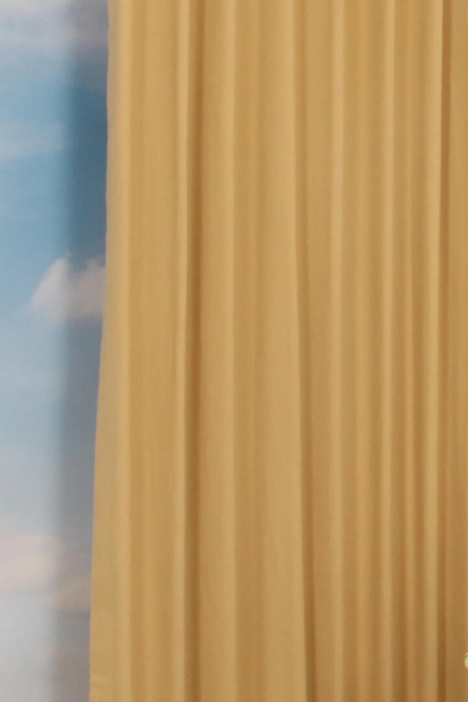 Overgordijn Grove is een veelzijdig katoenen gordijn met een vleugje luxe waardoor een harmonieuze sfeer ontstaat in jouw interieur