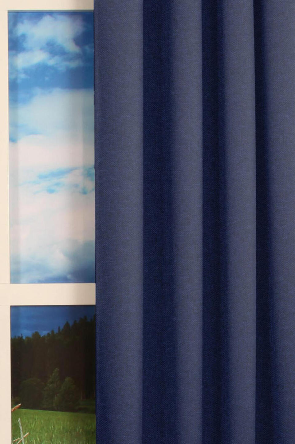 Verduisterende overgordijnstof met een mooie weefstructuur aan de voorzijde. De gladde achterzijde van de stof is effen naturel