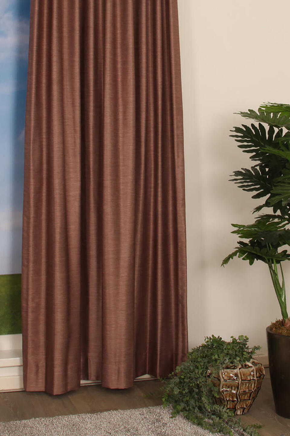 Deze overgordijnstof heeft een elegante uitstraling door een subtiele glans en eigentijds kleurenpalet