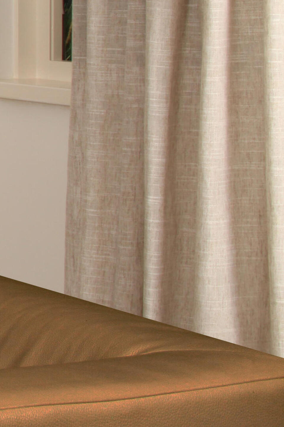 Inbetween Keighley heeft de mooie natuurlijk uitstraling die je mag verwachten van een gordijn waarin linnen verwerkt is