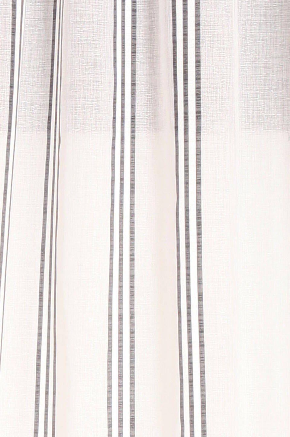 Transparantere inbetween in wit met dichtere strepen in afwisselend glanzend wit en zwart.