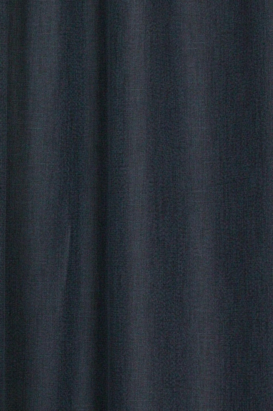 Overgordijn met een grove weefstructuur en ene stoere uitstraling. Aan de achterzijde is het gordijn glad. Mooie kleurnuances.