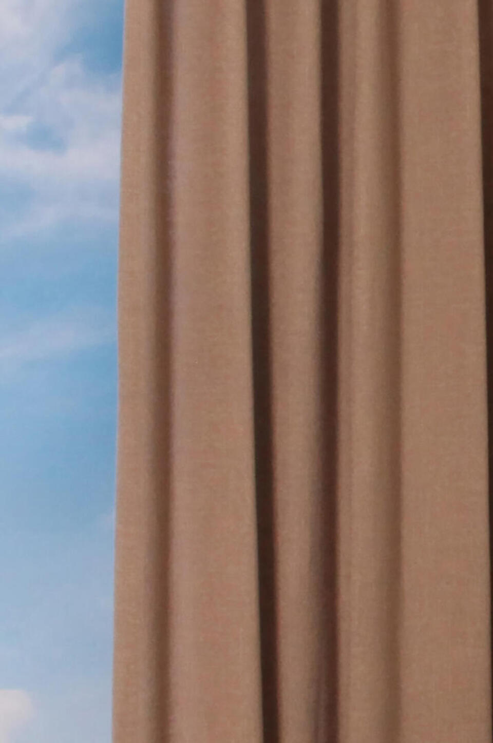 Met Mortstel heb je een kamerhoog overgordijn met een esthetische uitstraling