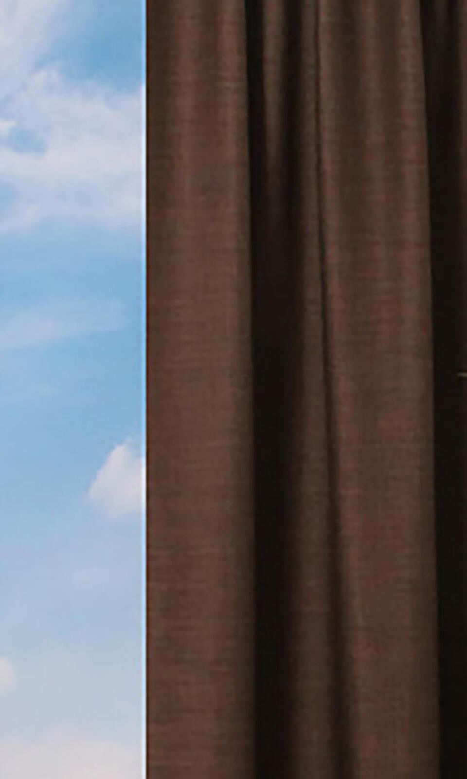 Lagune is een kamerhoge en soepel vallende dim-out met een stoere uitstraling