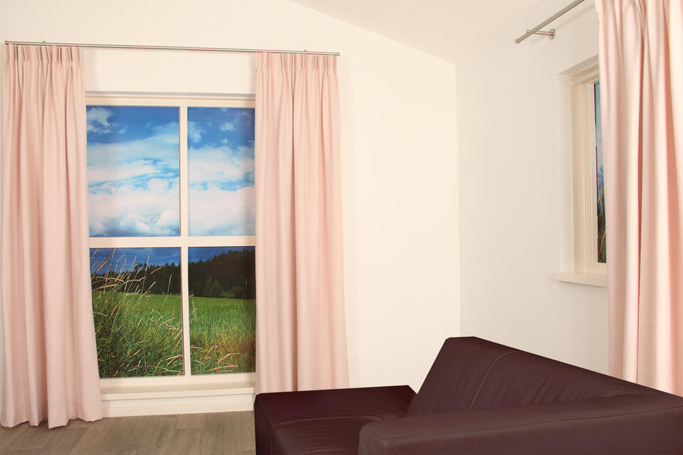 Kamerhoge soepele overgordijnstof in een fijne geweven structuur