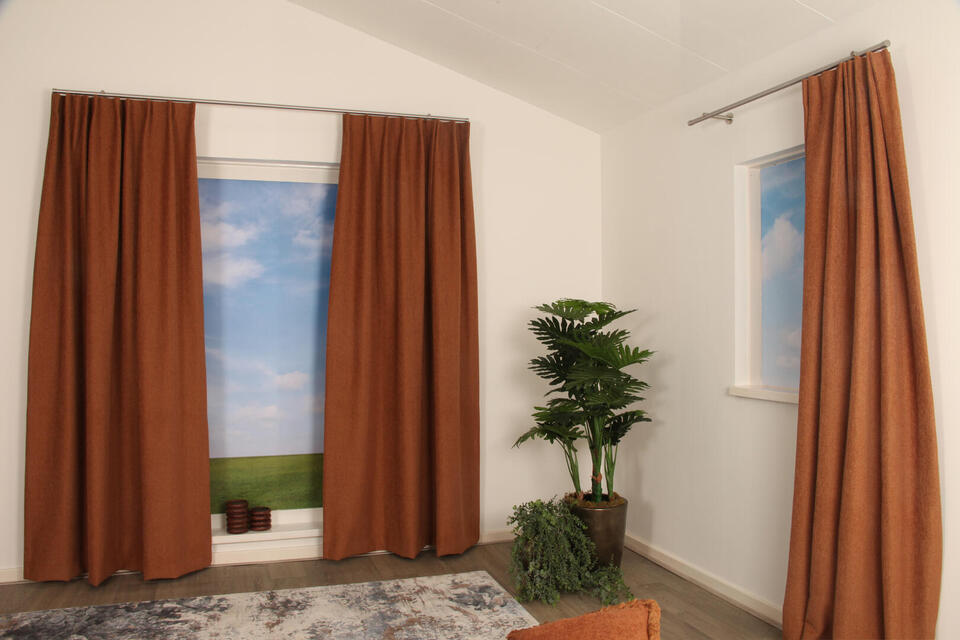 Wipers is een rijke en elegante overgordijnstof door de combinatie van chenille garen en een garen met een soft shine