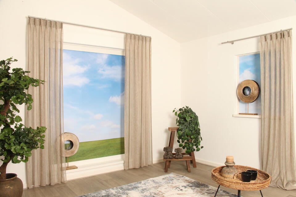 Deze soepel vallende inbetween is kamerhoog, waardoor deze naadloos kan worden gemaakt