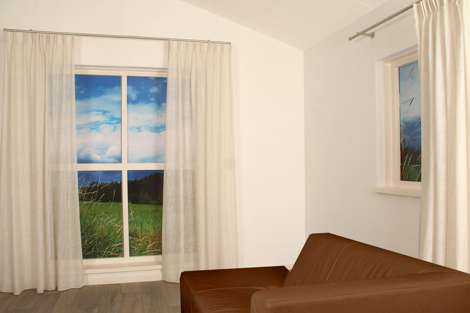 Inbetween Blossom is kamerhoog en heeft een lichte glans zichtbare weefstructuur waardoor een fijn patroon ontstaat