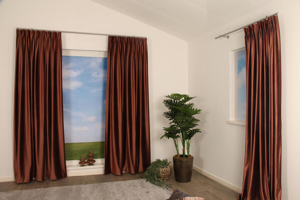 Deze mooie overgordijnstof is een echte sfeermaker, de stof zorgt voor privacy als het donker is