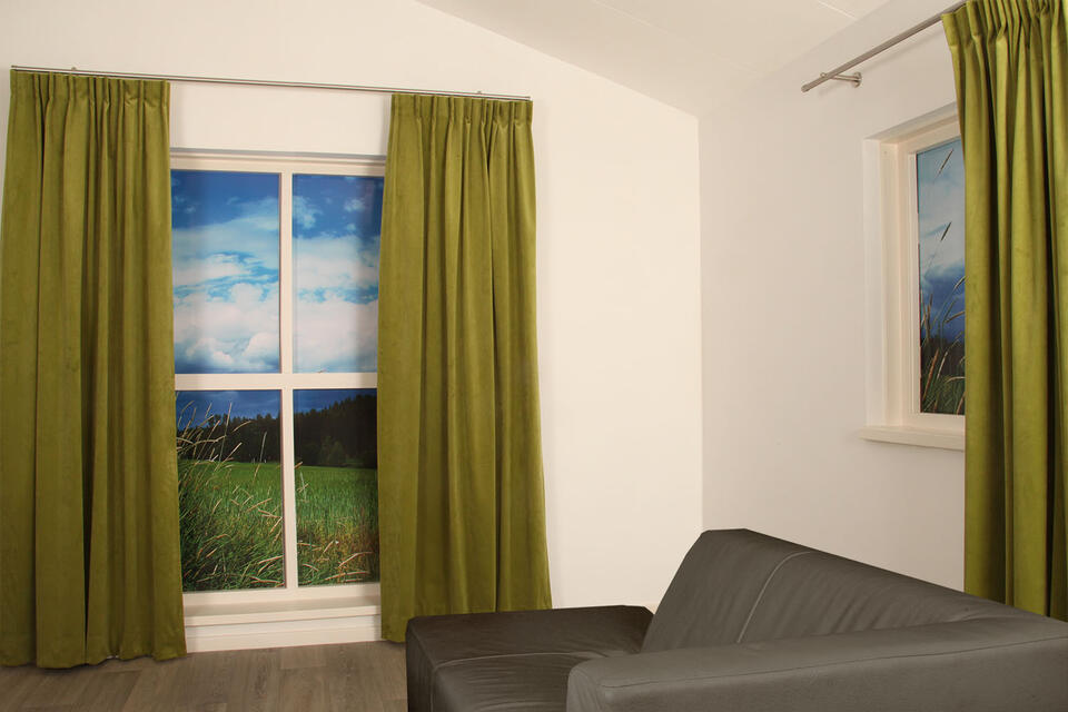 Prachtige isolerende velourslook overgordijnstof in een dichte kwaliteit