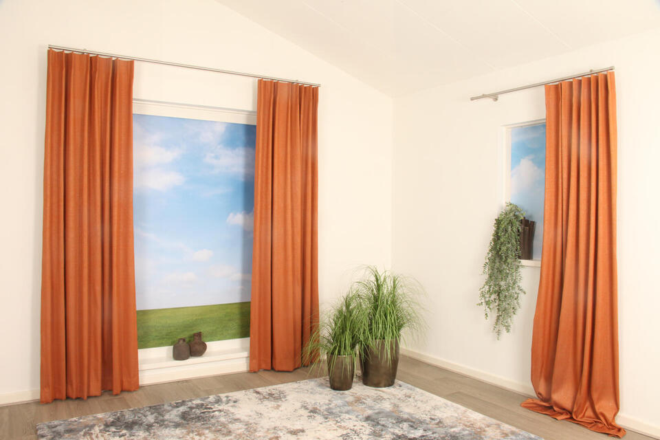 Overgordijn Gloucester is een gordijnstof met een twee gezichten. Door de luxe uitstraling van beide zijden kan je ervoor kan kiezen welke kant je voor wil hebben.