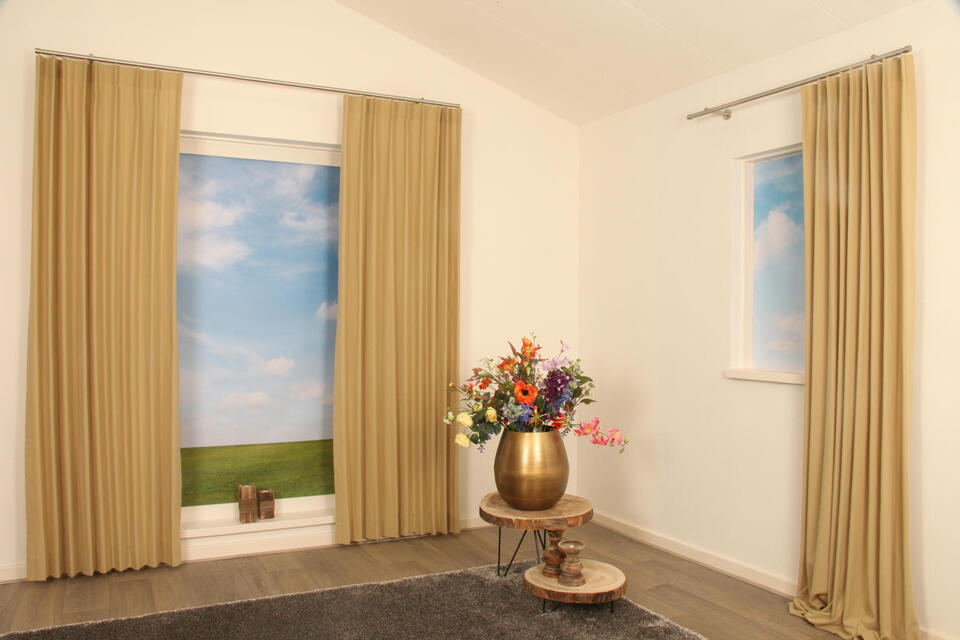 Overgordijn Grove is een veelzijdig katoenen gordijn met een vleugje luxe waardoor een harmonieuze sfeer ontstaat in jouw interieur