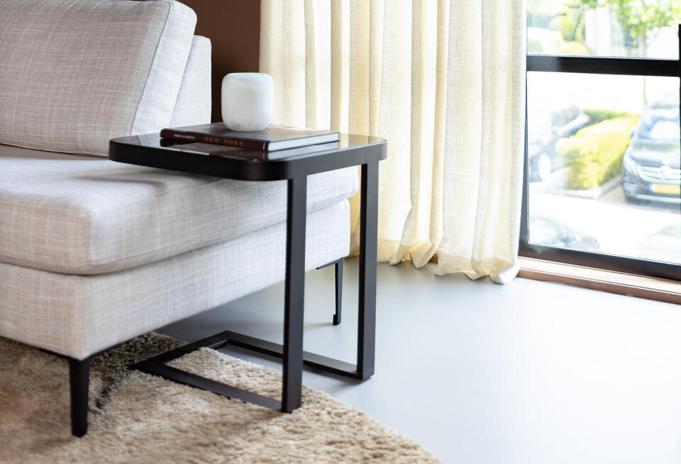 Herba is een kamerhoog overgordijn met een vleugje linnen die nog redelijk veel licht doorlaat