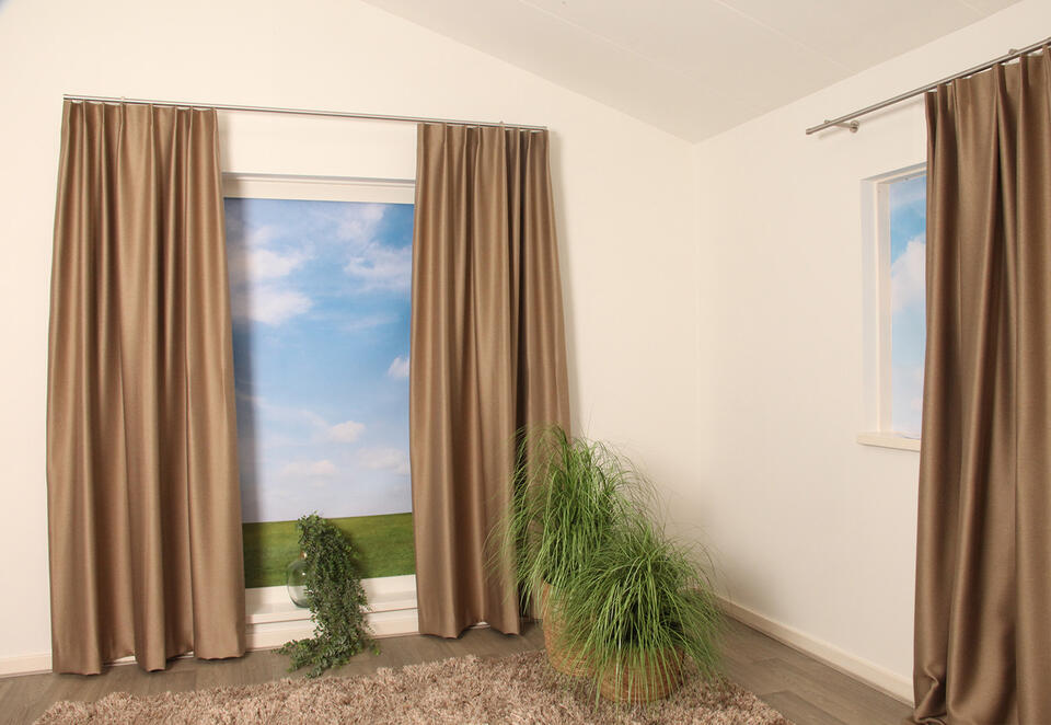 Overgordijn Grinon is een verduisterende weefstof die een warme sfeer in je interieur brengt