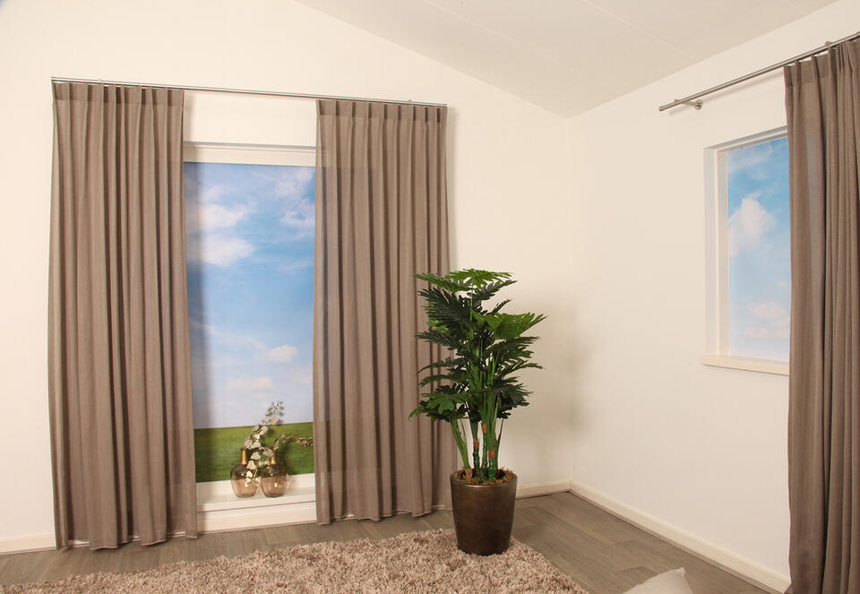 Belfast HH is een dikkere inbetween, een elegante en transparante stof die is vervaardigd uit dikkere garens