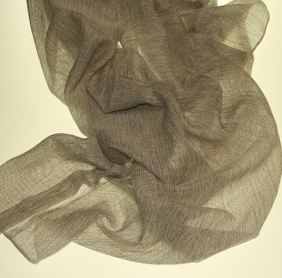 Inbetween Leipzig heeft een grovere en stoere weefstructuur met creme en donkerbruine garens