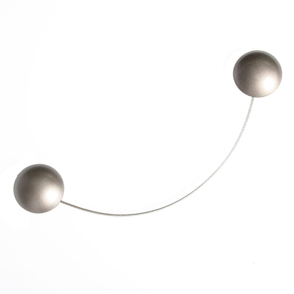 Magneet embrasse van staaldraad met twee grote ronde donkergrijs metalic kleurige knoppen van polyester aan de voorzijde