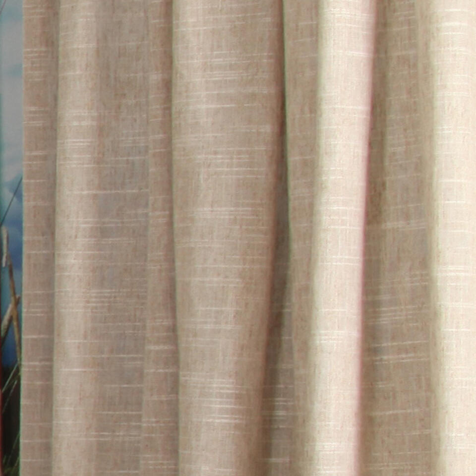 Inbetween Keighley heeft de mooie natuurlijk uitstraling die je mag verwachten van een gordijn waarin linnen verwerkt is