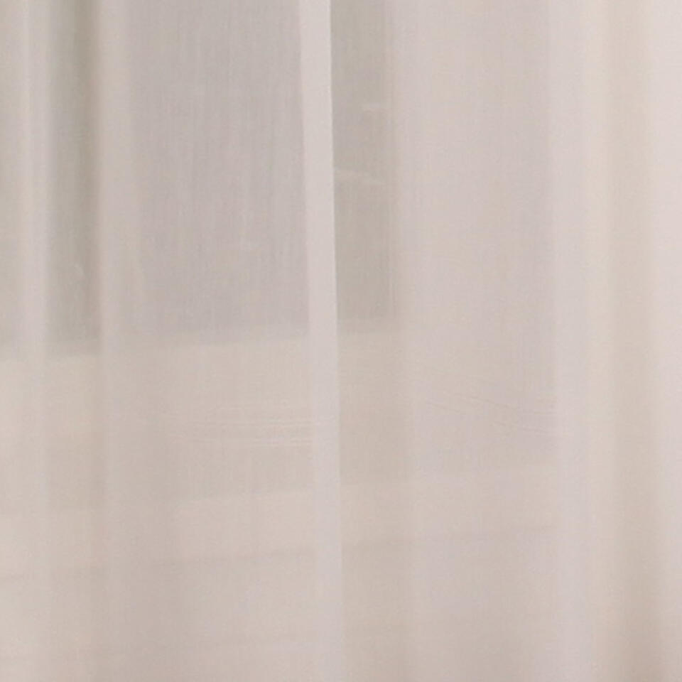 Vitrage Matlock heeft de look van een linnenvoile maar is geweven in een prachtige soepelvallende kwaliteit