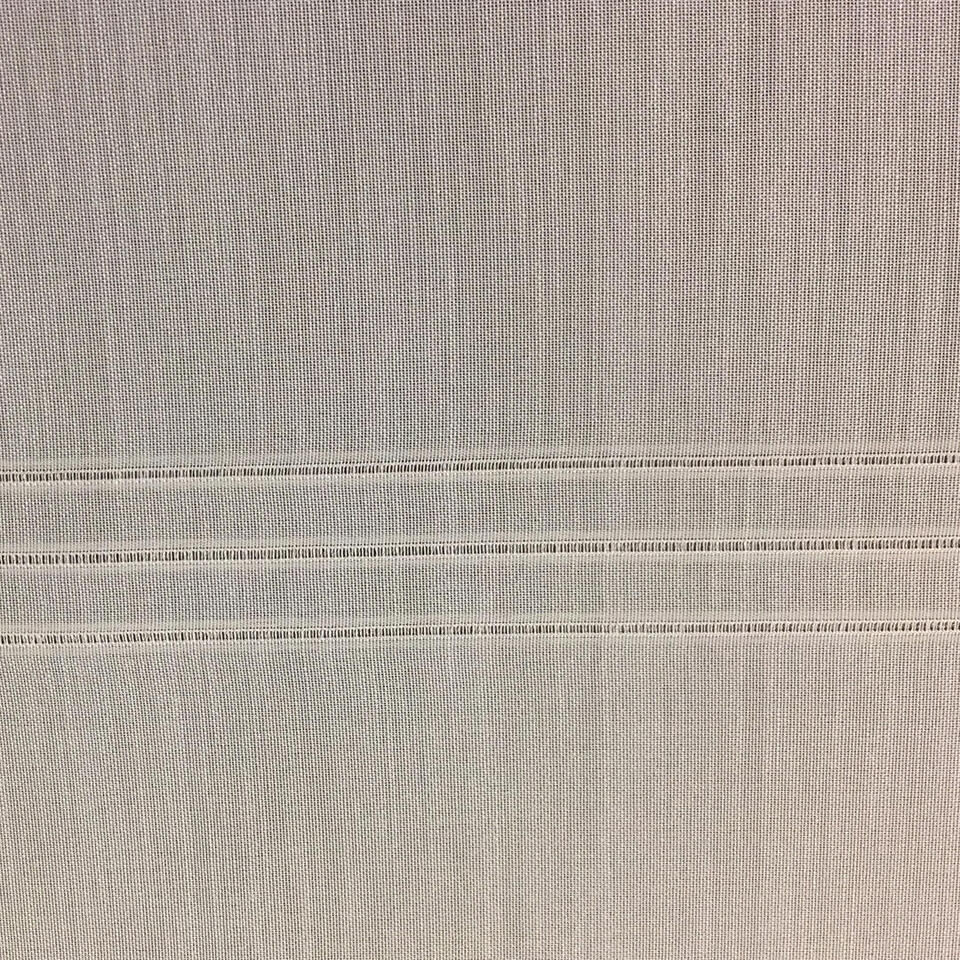 Vitrage Matlock heeft de look van een linnenvoile maar is geweven in een prachtige soepelvallende kwaliteit