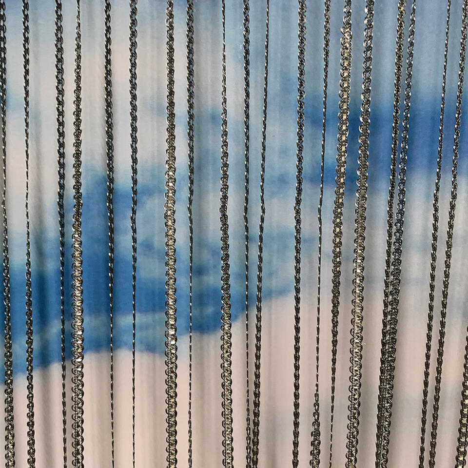 Zilveren koordgordijn met een afmeting van 90x 250 cm