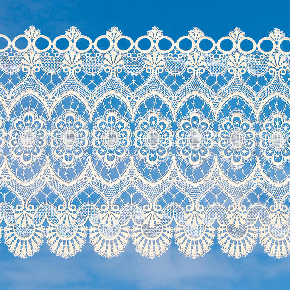 Val Roth is een prachtige champagnekleurige val volledig in kant met bloempatroon