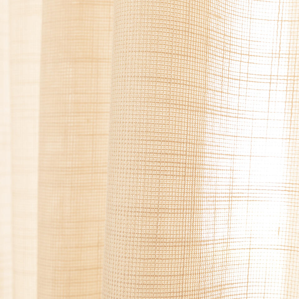 Deze kamerhoge luchtzuiverende Inbetween heeft een luxe Boucle optiek